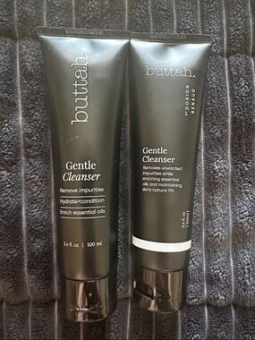 Gentle Cleanser — Black | Women Skincare Cleanser